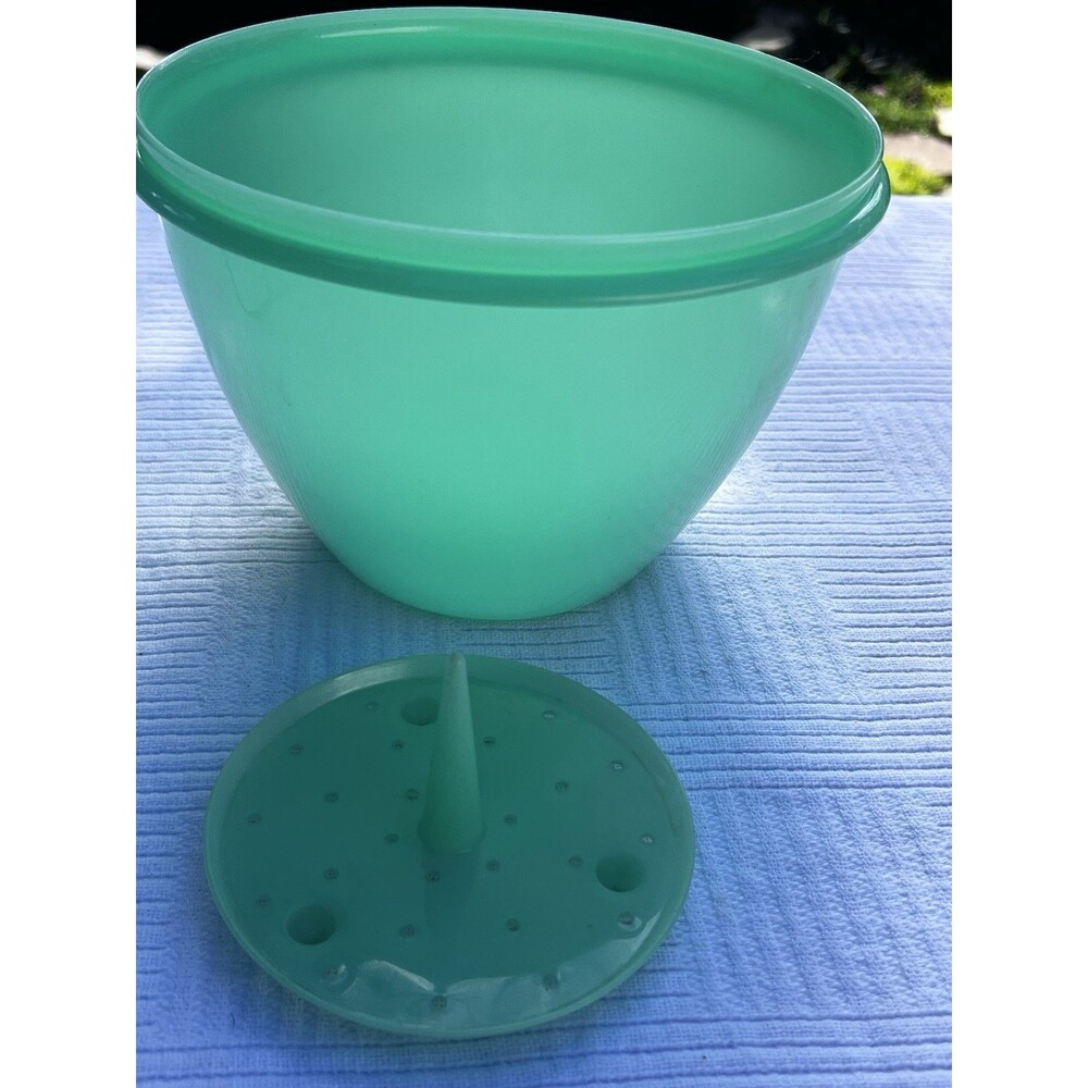 Vintage Tupperware Crisp It Lettuce Keeper #679, Spike #681 Jadite Green, NO LID - Picture 8 of 9